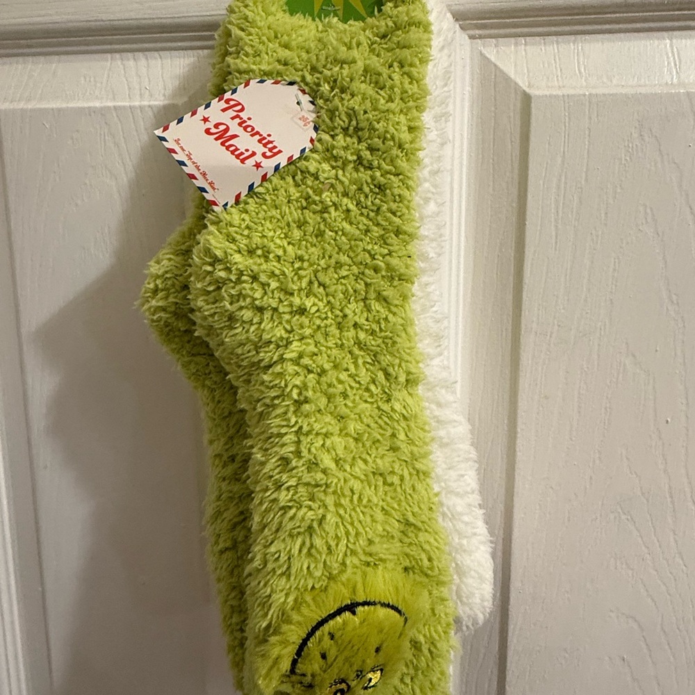 The Grinch Green and White Fuzzy Socks brand new